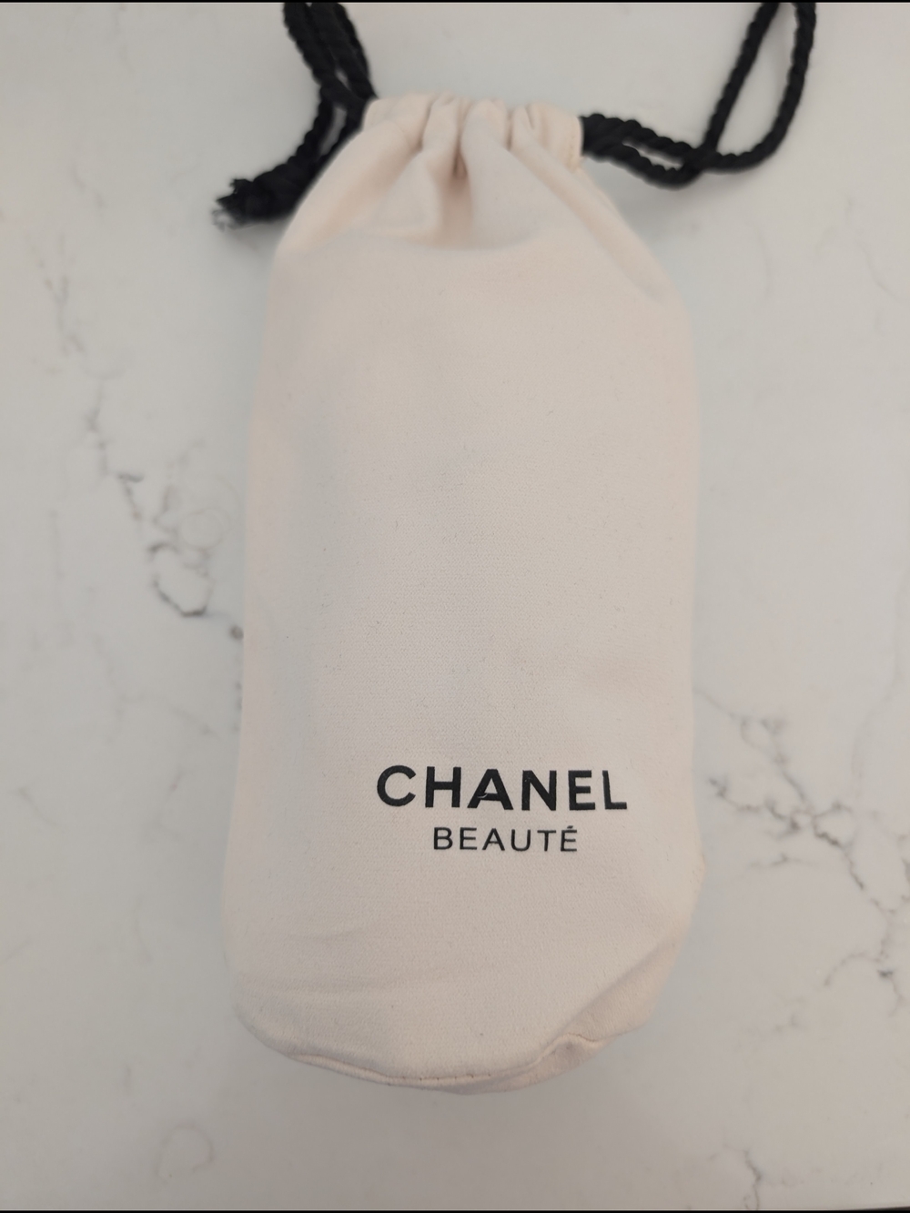 NIB Authentic Chanel Beauté VIP Gift | Soft White Fleece Throw Blanket & Pouch